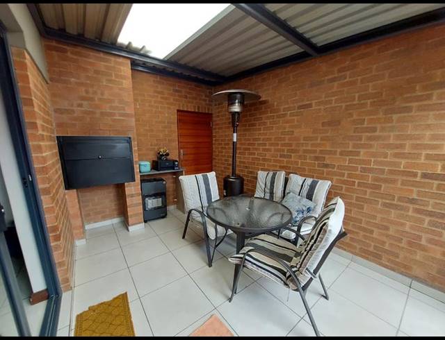 3 BEDROOM TOWNHOUSE FOR SALE IN MONTANA